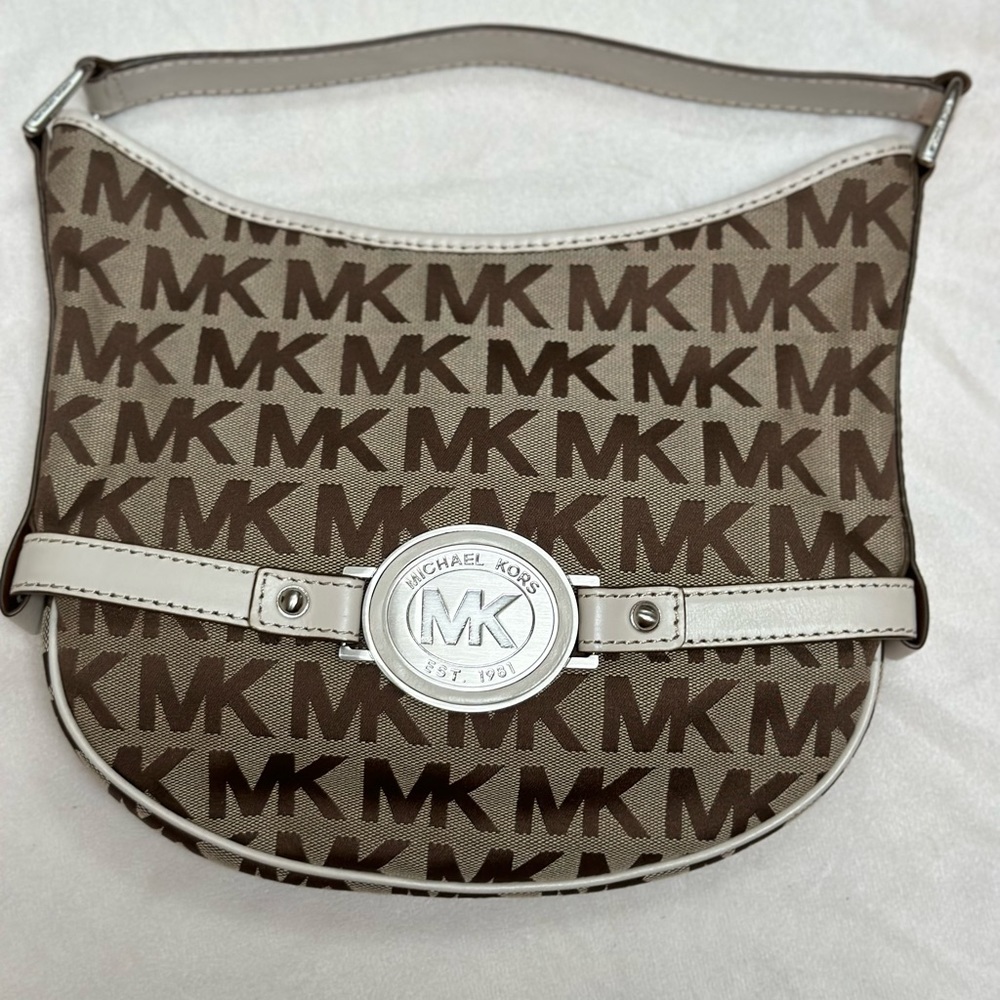 **SOLD**Michael Kors Handbag. Brand New without tags